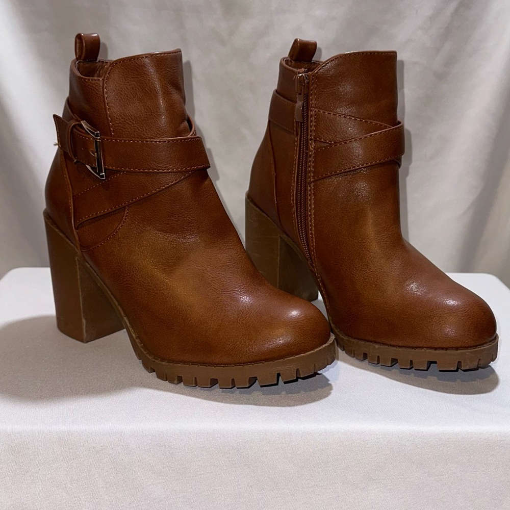 Chunky heel Booties.🥾 - Picture 3 of 7